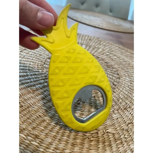 Silicone Pineapple Bottle Opener - Picture 3 of 4